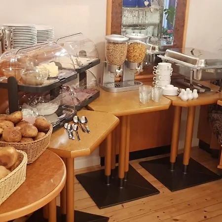 בית הארחה Cafe-konditorei-pension Sander Niederfell