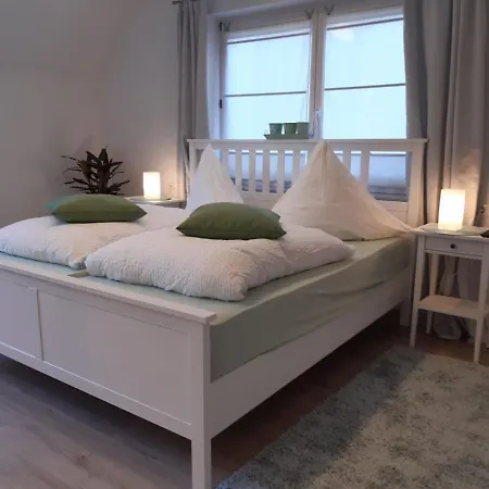 Cafe-konditorei-pension Sander בית הארחה